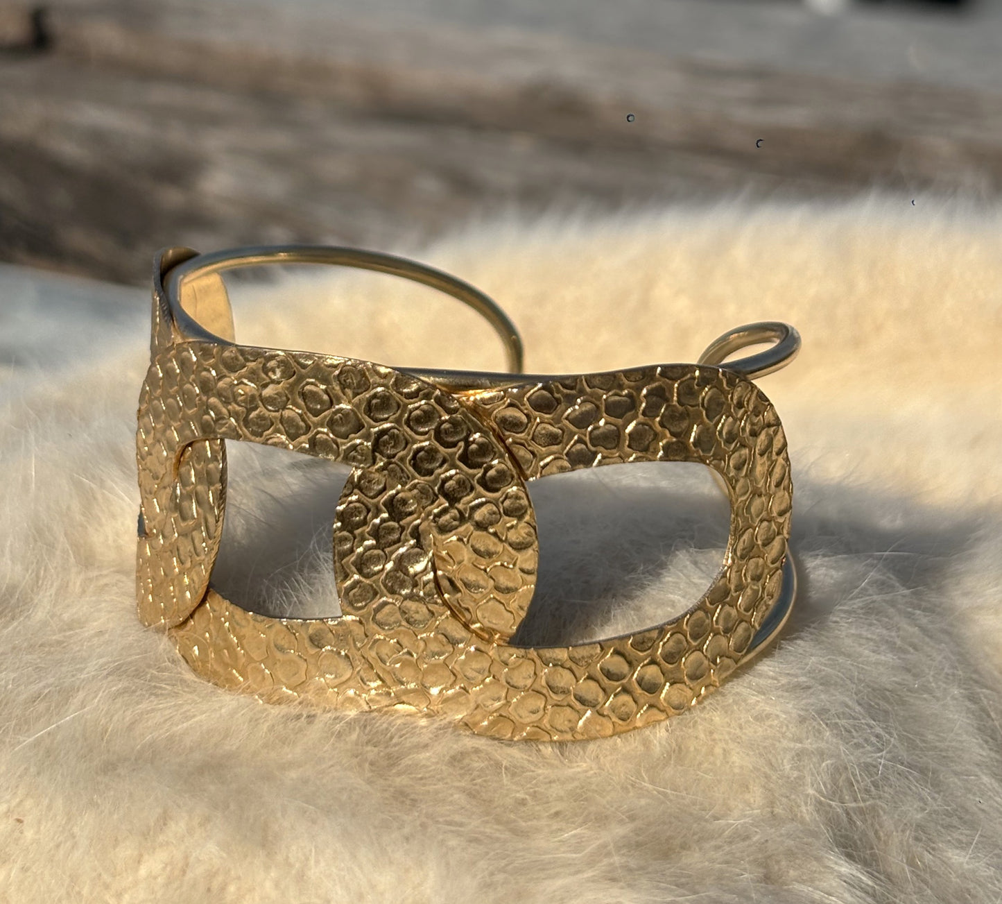 The Elecktra textured Cuff