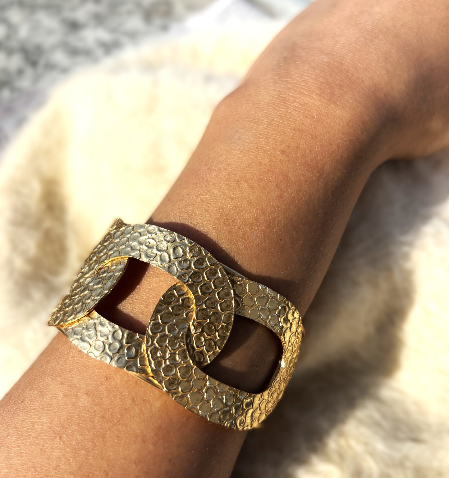 The Elecktra textured Cuff